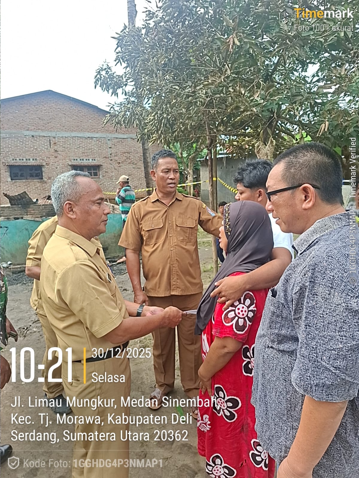 Kades Desa Bangun Rejo Serta Tiga Pilar Salurkan Tali Asih Berupa Sembako dan Uang Tunai Kepada Korban Kebakaran Rumah