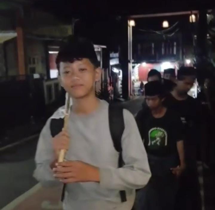 Tempuh Jalan Kaki 4 Hari Akhirnya Sampai kelembur Bapa Aing KDM di Subang