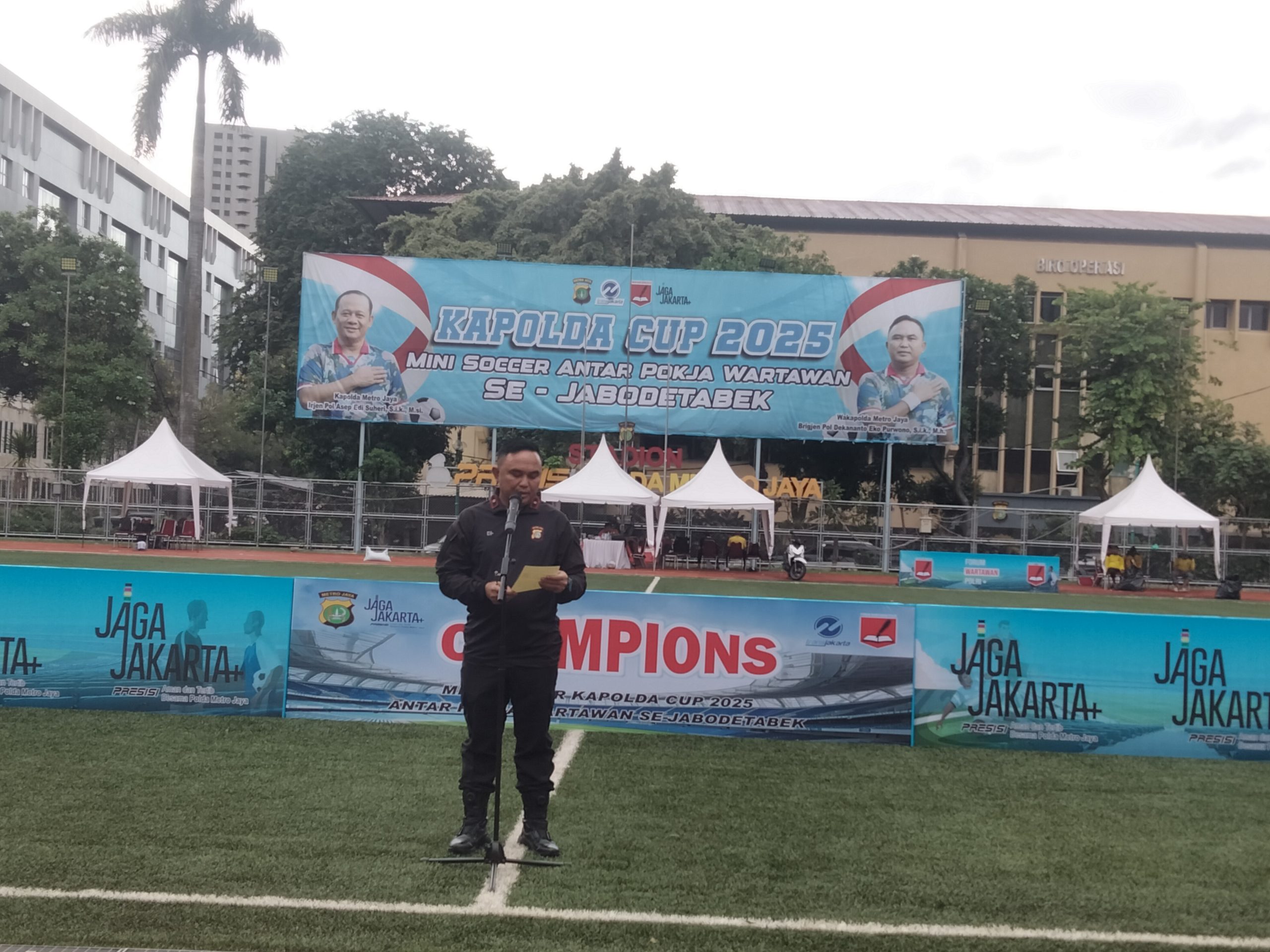 Lawan Dilapangan Kawan Saat Liputan, Wakapolda Metro Jaya Tutup Pertandingan Kapolda Cup 2025