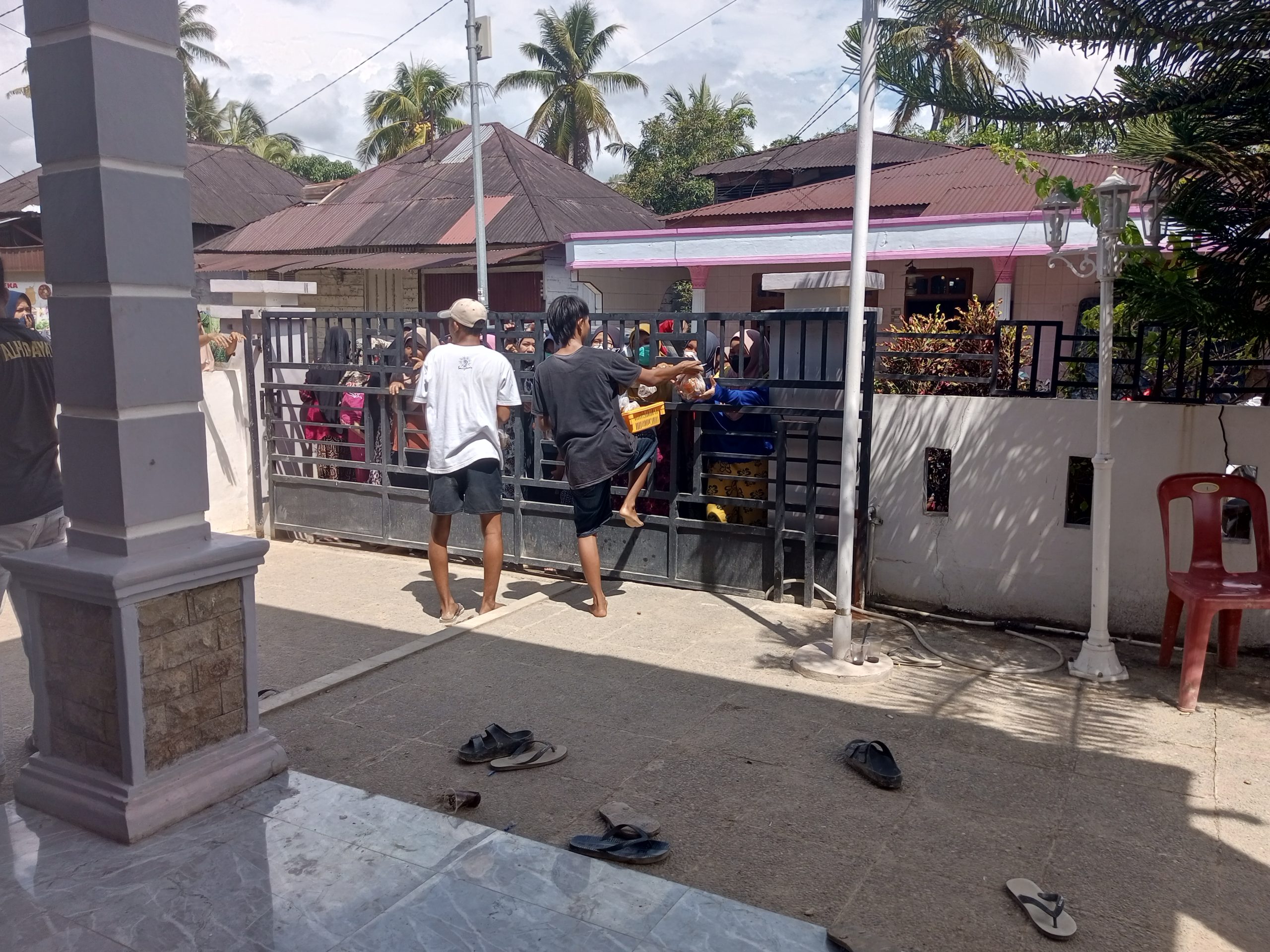 Bantu Korban Banjir, Dapur Umum di Kediaman Bakhtiar Ahmad Sibarani Dibuka Setiap Hari