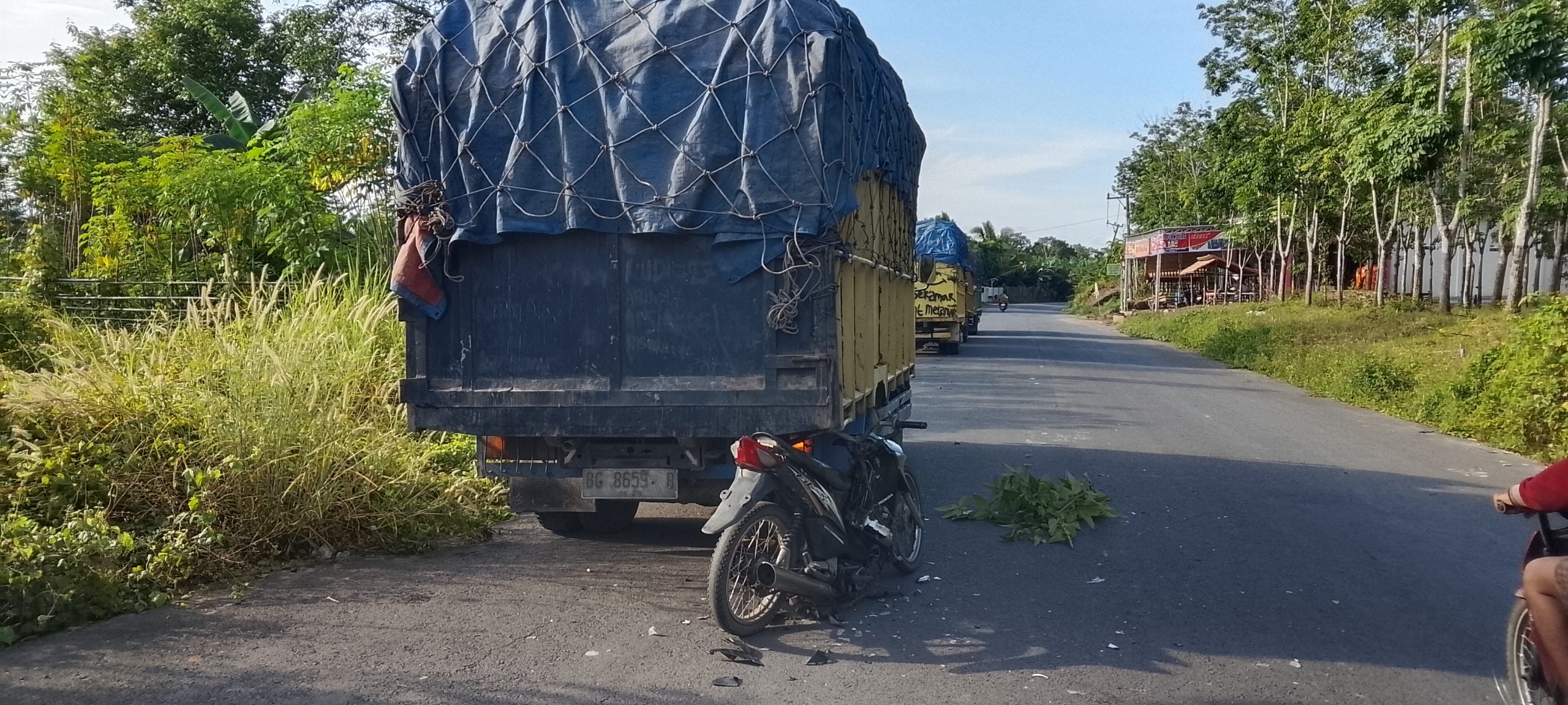 Telah Terjadi Lakalantas di Jalan Lintas Desa Air itam, Mobil Truck Vs Motor Telah Terjadi Lakalantas di Jalan Lintas Desa Air itam, Mobil Truck Vs Motor