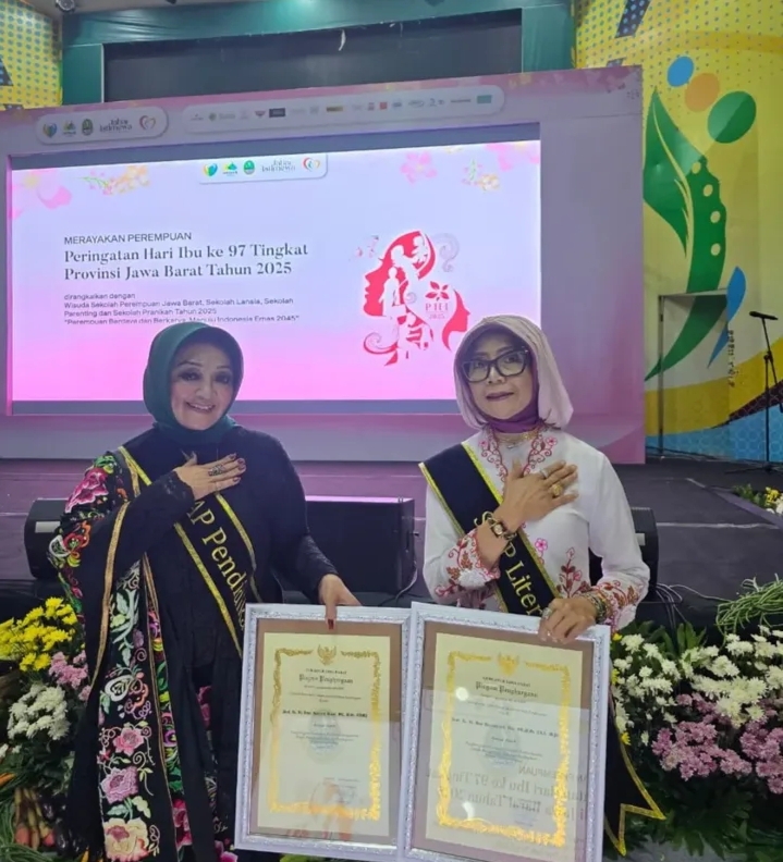 Rayakan Hari Ibu ke-97, Ketua Perwari Jabar Raih Penghargaan dari Gubernur Jawa Barat