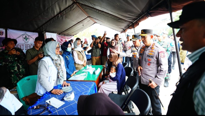 Tinjau Pengungsian di Aceh Tengah, Kapolri Tekankan Percepatan Perbaikan Akses hingga Distribusi Bantuan