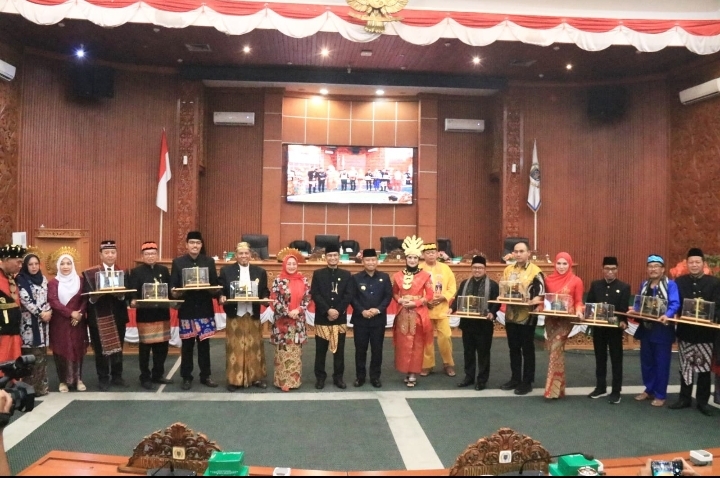 Badan Keuangan DPRD Kota Depok Berikan Penghargaan ke 10 Anggota Dewan katagori Disiplin