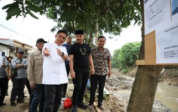 Antisipasi Banjir Tanggul Sungai Cikadu, Bupati Bekasi Tinjau Progres Pembangunan 