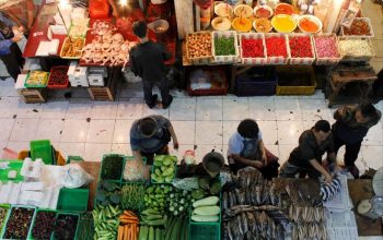 Harga Bahan Pokok Awal Desember 2025 di Pasar Baru Cikarang Naik Tinggi
