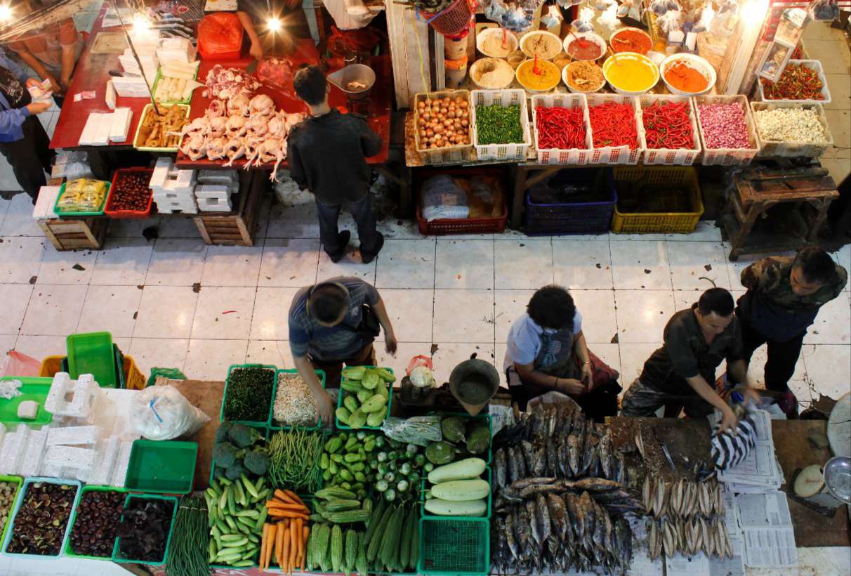 Harga Bahan Pokok Awal Desember 2025 di Pasar Baru Cikarang Naik Tinggi