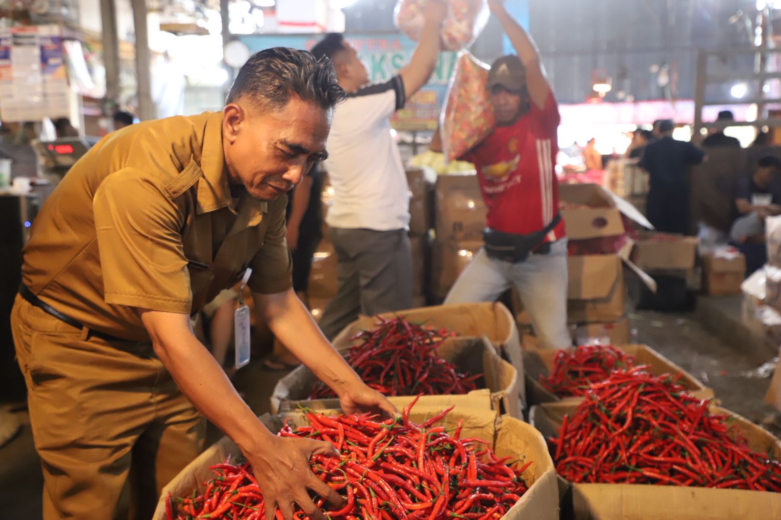 Jelang Nataru, Harga Cabai dan Bawang di Pasar Induk Cibitung Naik