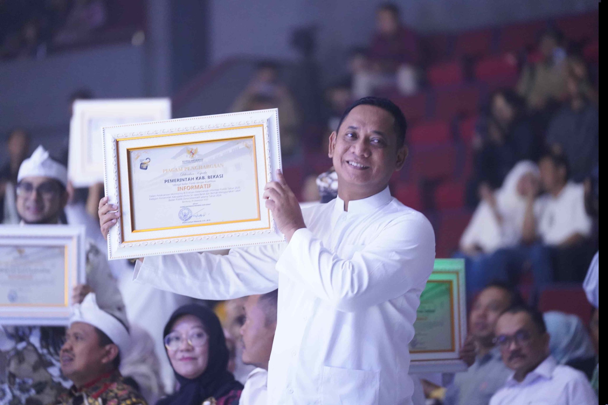 Penhujung Akhir Tahun 2025, Kabupaten Bekasi Kembali Raih Predikat "Kabupaten Informatif"