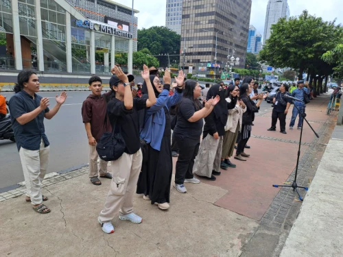 Aksi Paduan Suara Musikal GITAKU Serukan Penetapan Darurat Nasional untuk Bencana Sumatra