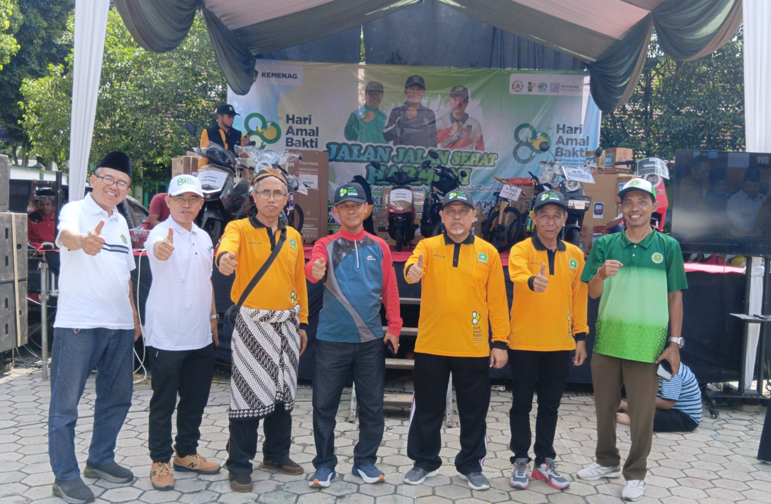 Kemenag Bondowoso Gelar Jalan Sehat, Puncaki Peringatan HAB ke-80