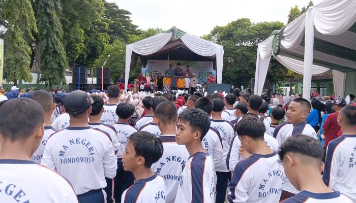 Kemenag Bondowoso Gelar Jalan Sehat, Puncaki Peringatan HAB ke-80