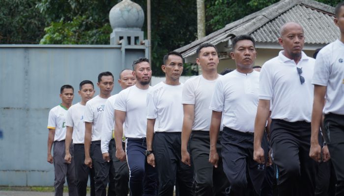 Pembekalan Petugas PPIH Dilatih Semi-Militer, Wamenhaj Tekankan Kerja Tim dan Transparansi Layanan Haji