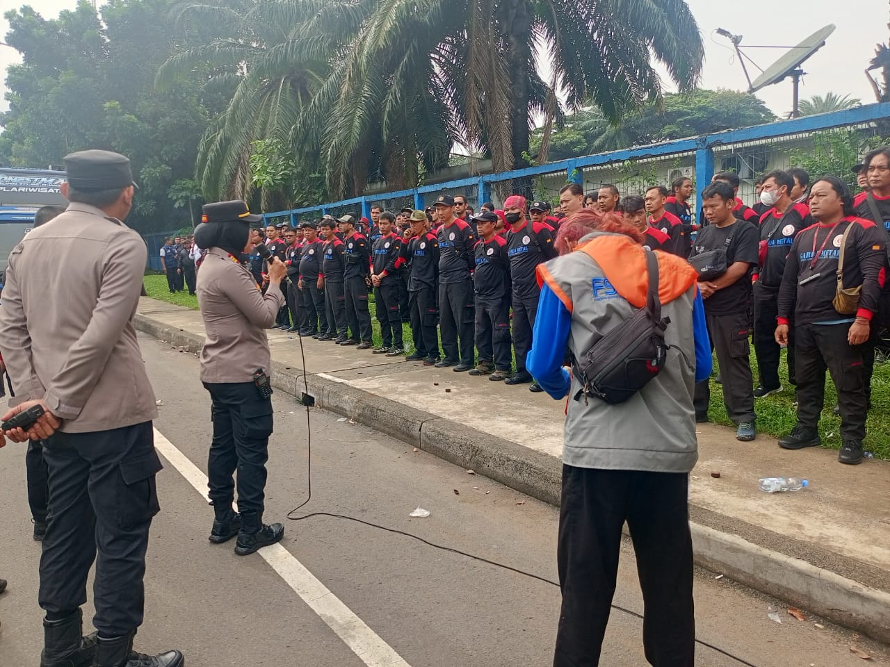 Ribuan Buruh Bekasi Hadiri Deklarasi Perjuangan Buruh di Kelapa Gading Jakarta