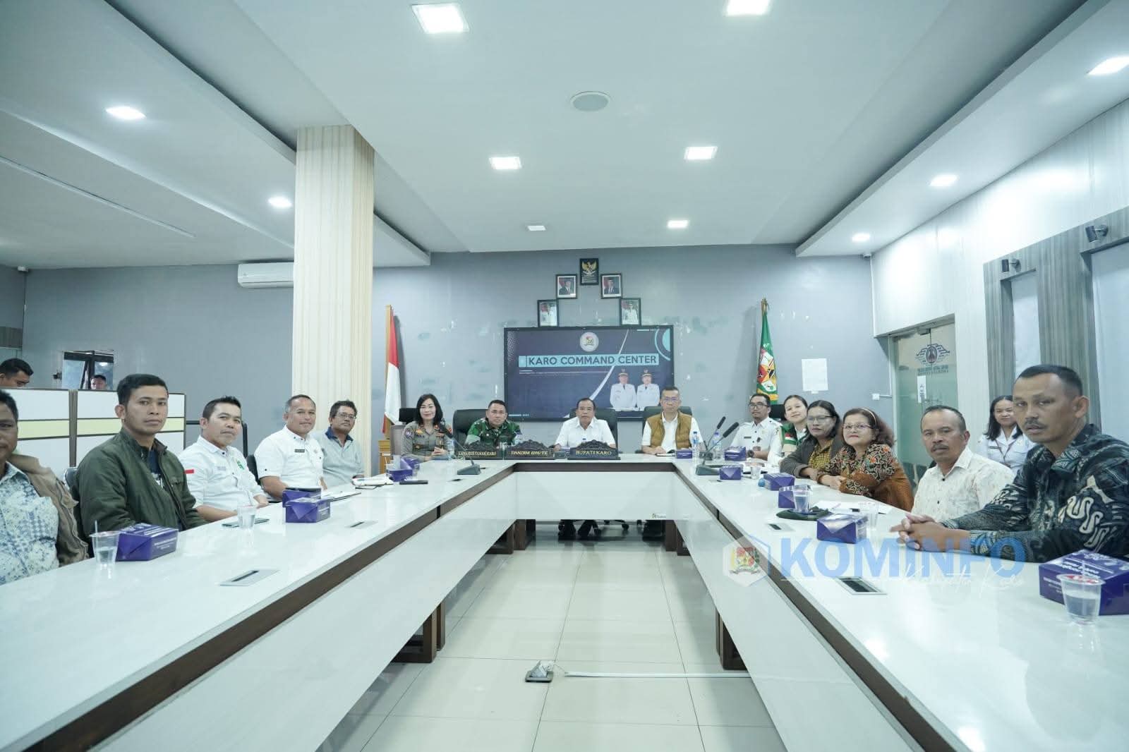 Bupati Karo Hadiri Panen Raya dan Pengumuman Swasembada Pangan bersama Presiden RI secara Virtual Bupati Karo Hadiri Panen Raya dan Pengumuman Swasembada Pangan bersama Presiden RI secara Virtual