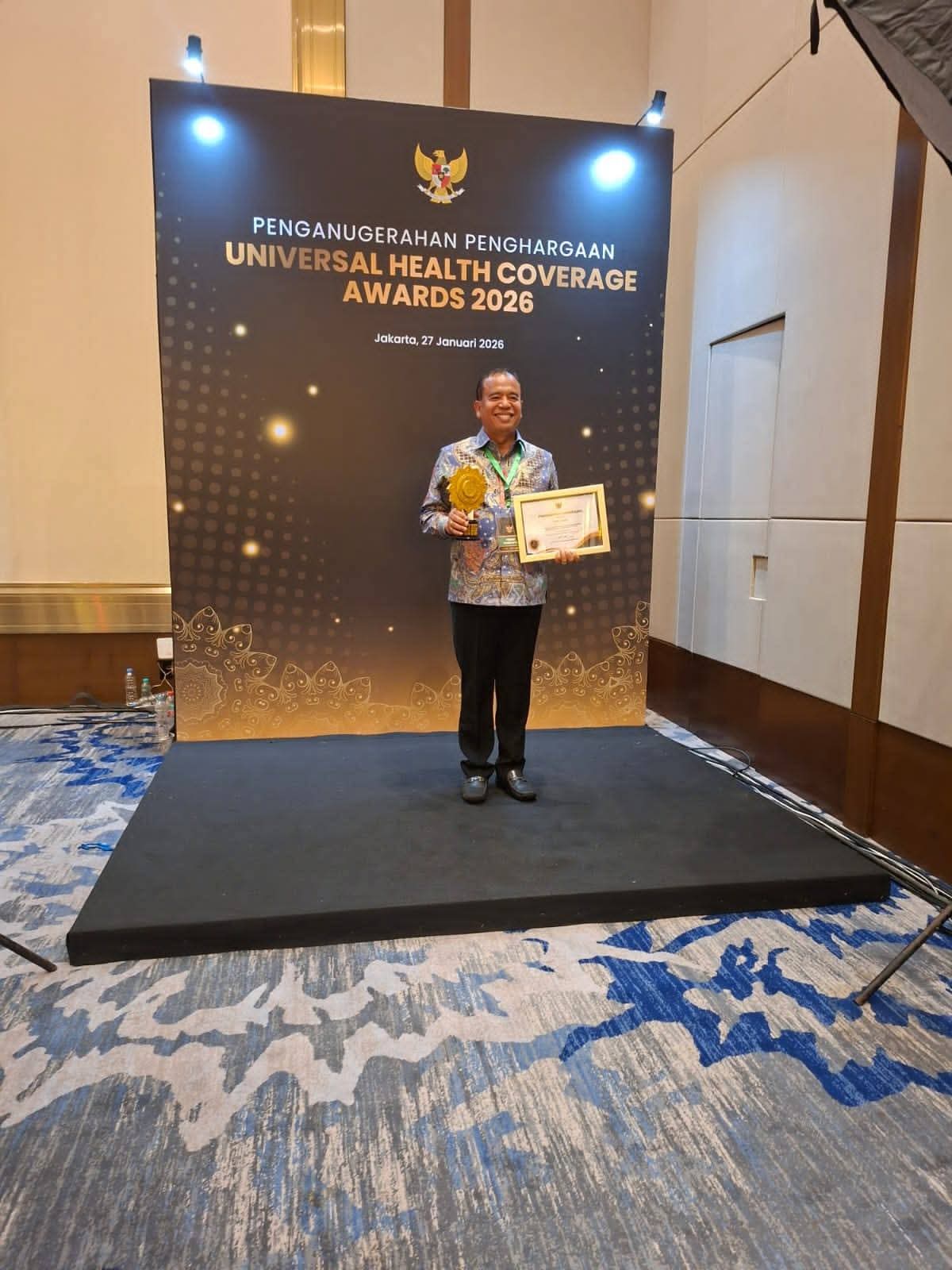 Wujudkan Jaminan Kesehatan, Bupati Karo Terima Penghargaan UHC Award 2026 di Jakarta