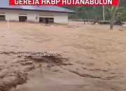 Klaim Penanganan Banjir Runtuh, Warga Terendam – Jurnalis Kritis Justru Diserang Pendukung Istana MP