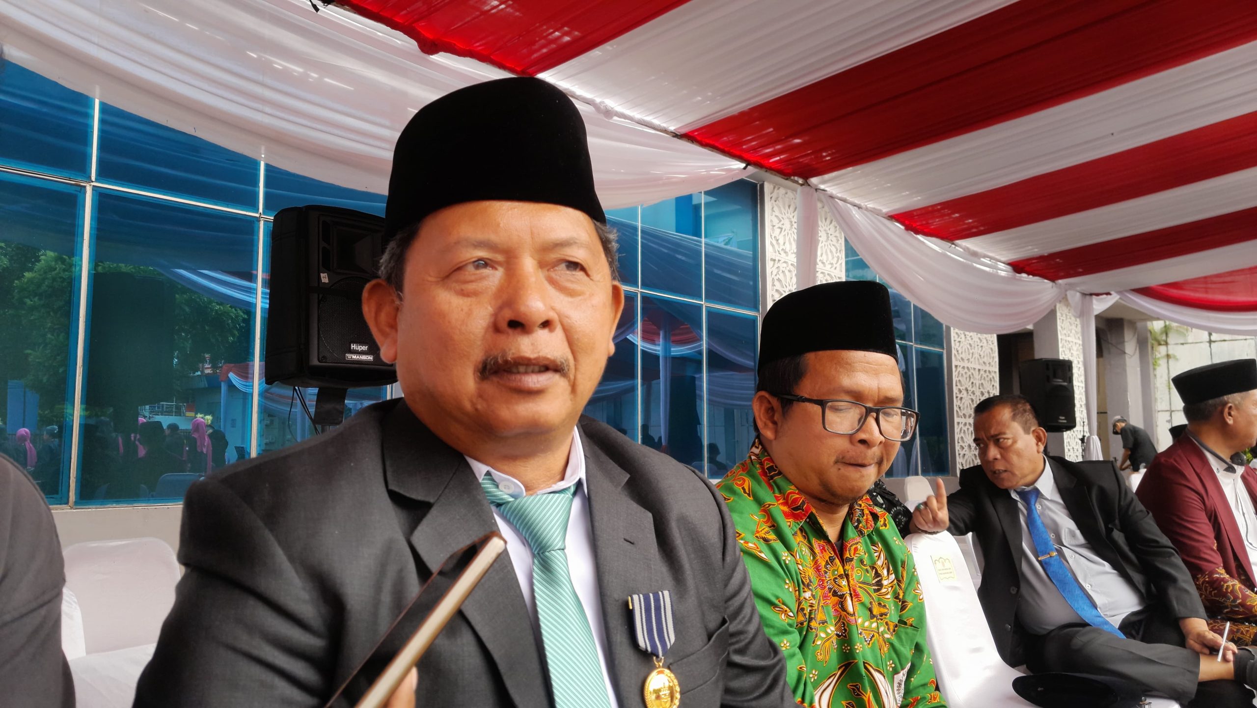 Dedikasi 34 Tahun di Kemenag,Kepala Bidang Pendidikan Diniyah dan Pondok Pesantren Jabar Terima Penghargaan dari Presiden Prabowo
