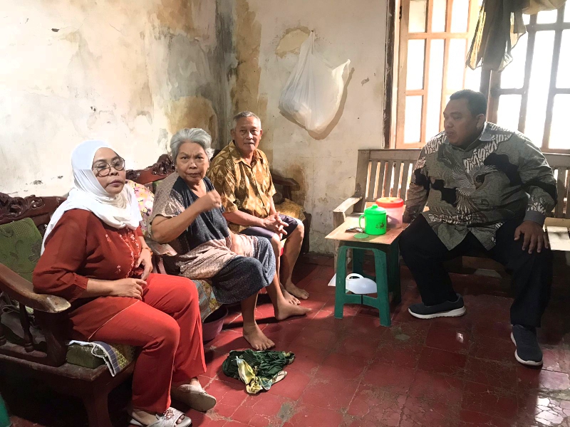 Anggota DPRD Indramayu Kiki Arindi Kunjungi Warga Ujungpendok Jaya Blok Bonjot, Siap Perjuangkan Bantuan Kursi Roda