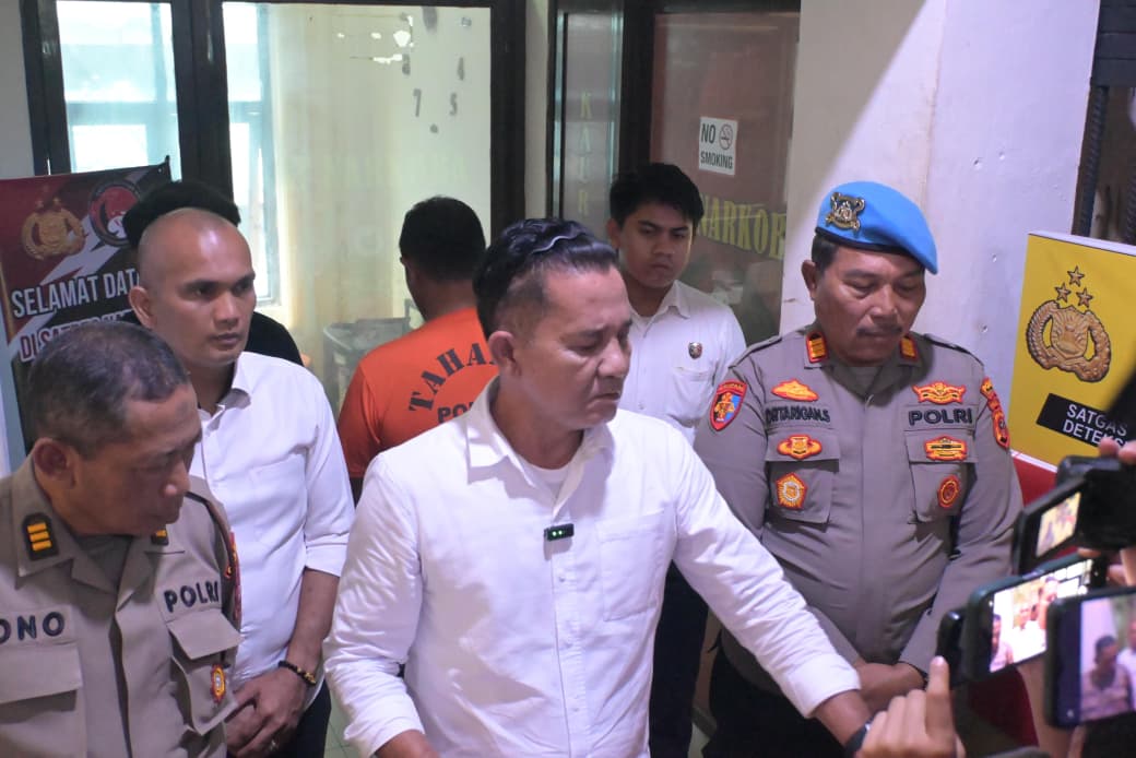 Satres Narkoba Polres Labusel Ungkap 27,869 Gram Ganja, Seorang Buruh Asal Padang Diamankan Satres Narkoba Polres Labusel Ungkap 27,869 Gram Ganja, Seorang Buruh Asal Padang Diamankan