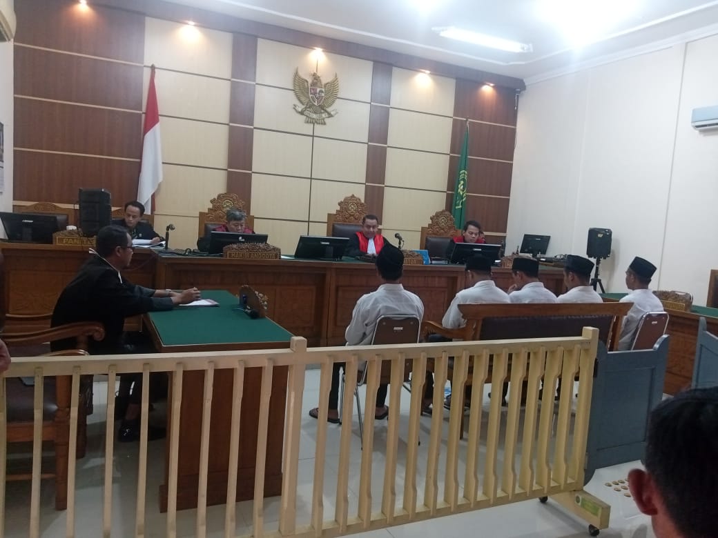 Akhirnya Pelaku Utama dipidana 12 Bulan & Empat Pelaku Tujuh Bulan