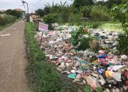 Sampah Menumpuk dan Saluran Tersumbat di Jatibarang, Peran UPTD Kebersihan LH Dipertanyakan