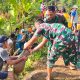TNI Bersama Masyarakat Bergotong Royong Benahi Tanggul Sungai Cimanuk