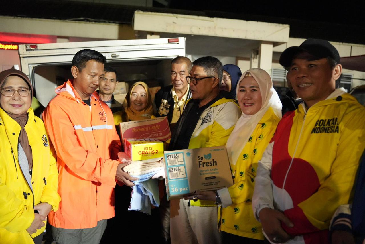 "Wujud Tanggung Jawab Moral, Golkar Jabar Salurkan Bantuan Logistik bagi Korban Longsor Cisarua KBB"