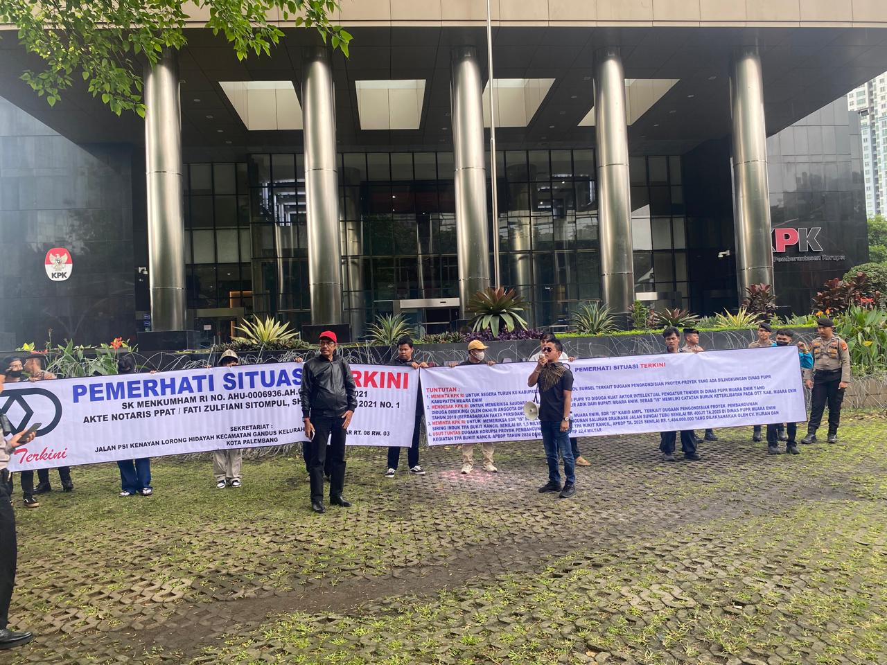 Datangi Gedung Merah Putih, LSM PST Minta KPK RI Periksa Dinas PUPR Kabupaten Muara Enim