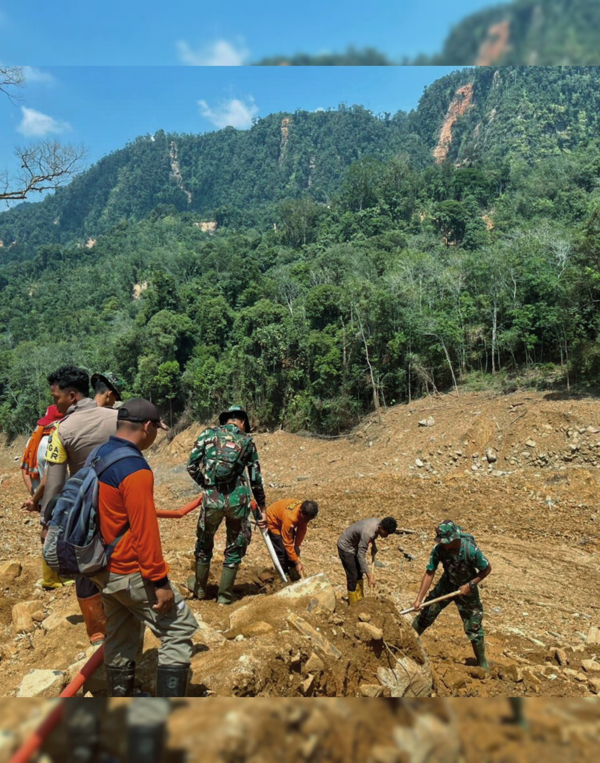 Sinergi SAR untuk Kemanusiaan, Tim Gabungan Cari Korban Bencana di Tapanuli Tengah Sinergi SAR untuk Kemanusiaan, Tim Gabungan Cari Korban Bencana di Tapanuli Tengah