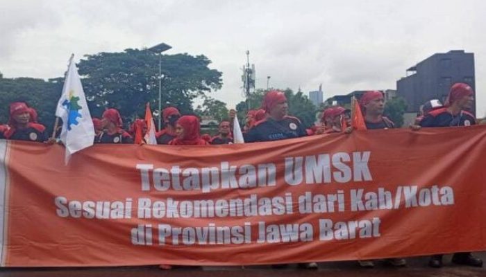 Suarakan Revisi UMSK, Buruh Jawa Barat dan Jakarta Akan Gelar Aksi Lanjutan 28 Januari ke Istana Negara