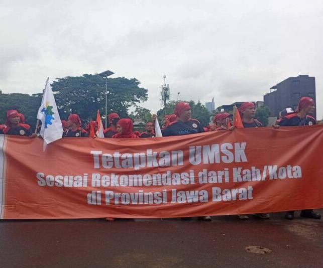 Suarakan Revisi UMSK, Buruh Jawa Barat dan Jakarta Akan Gelar Aksi Lanjutan 28 Januari ke Istana Negara