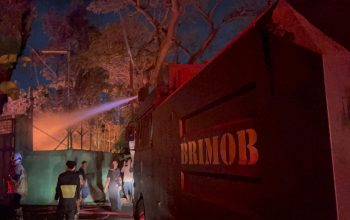 Sigap dan Tanggap, Mobil Armoured Water Cannon (AWC) Brimob Polda Sumut Dikerahkan Padamkan Kebakaran Hebat di PT Garuda Mas Perkasa