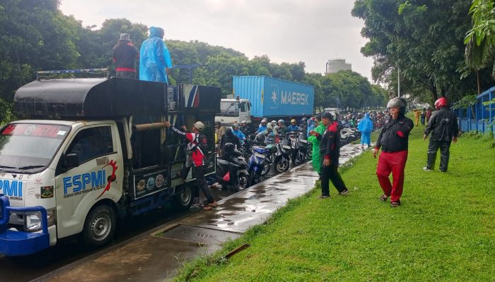 Buruh Bekasi Kembali Gelar Aksi di Istana Negara Tuntut Revisi SK UMSK 2026