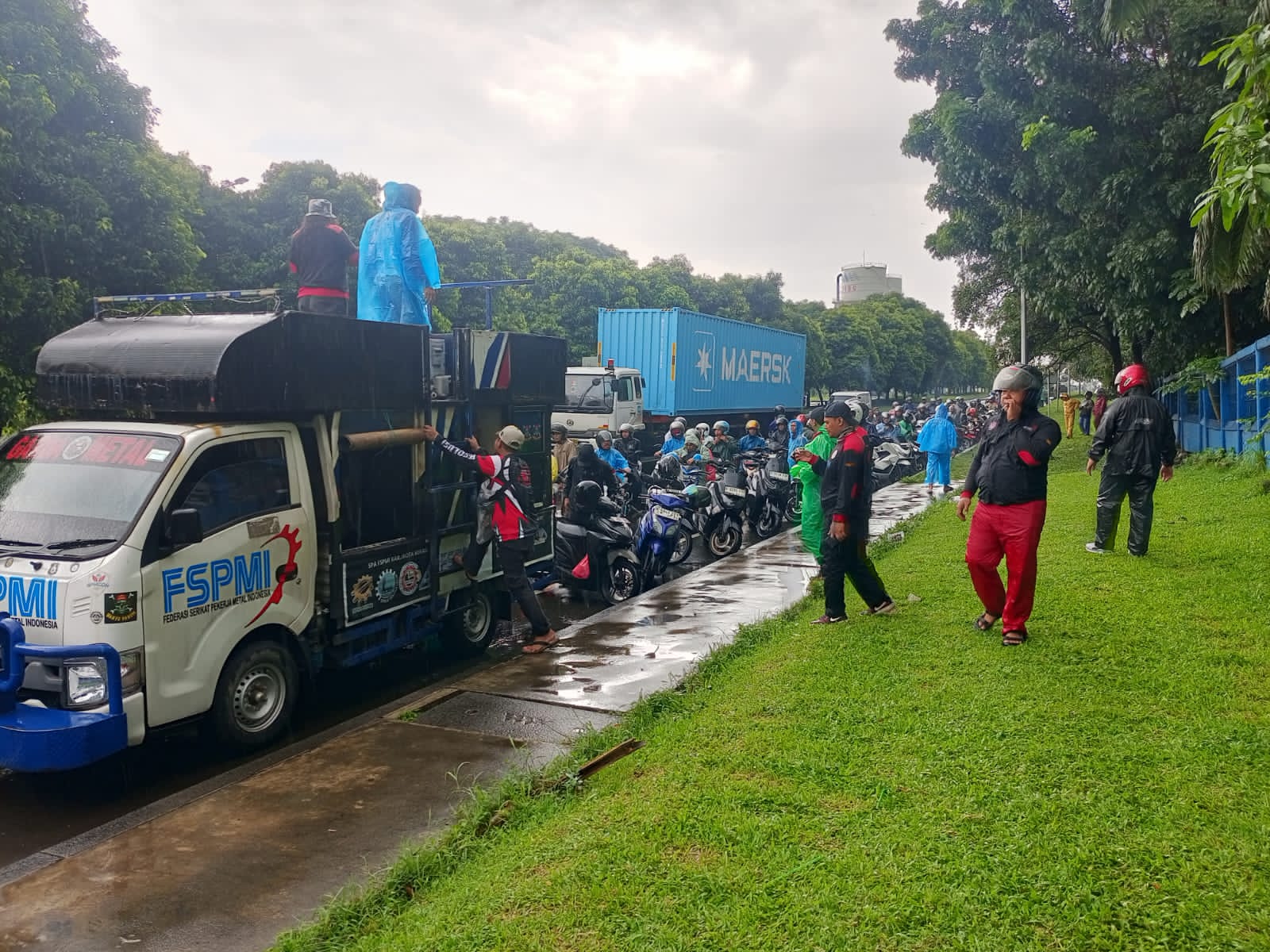 Buruh Bekasi Kembali Gelar Aksi di Istana Negara Tuntut Revisi SK UMSK 2026