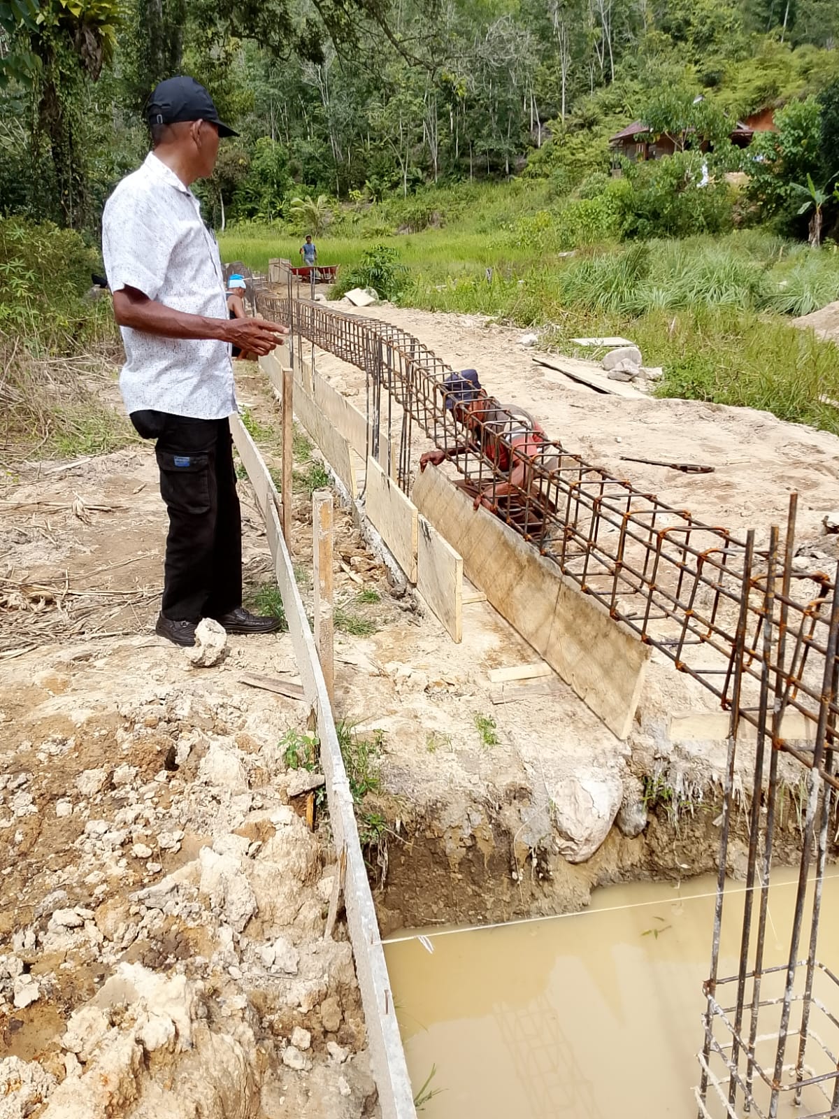 Bau Proyek Siluman Menguat, Gedung Koperasi Merah Putih di Kolang Diduga Langgar Aturan Konstruksi dan Transparansi