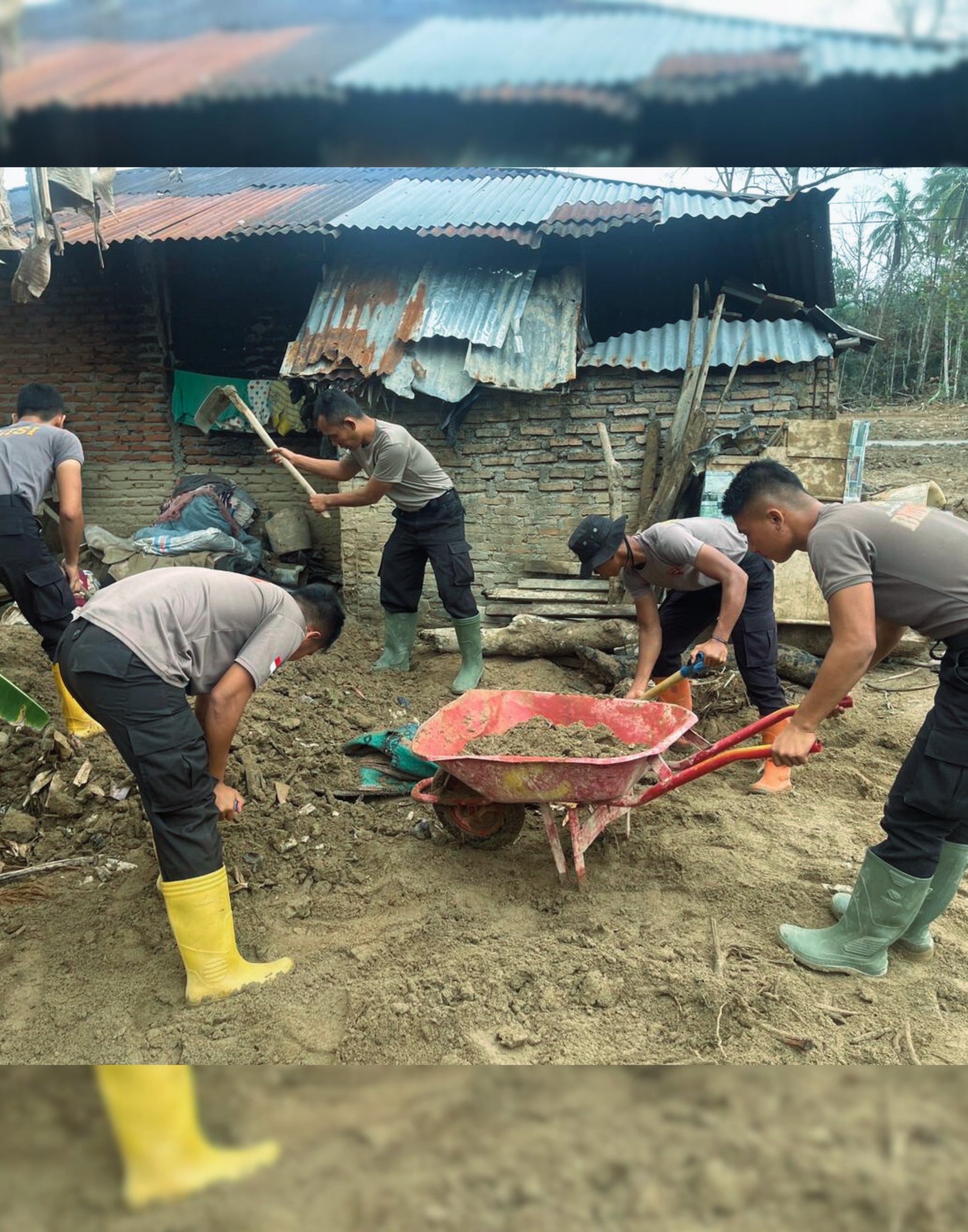 Aksi Nyata Brimob Sumut di Lima Desa Batang Toru, Pemulihan Terus Berjalan Aksi Nyata Brimob Sumut di Lima Desa Batang Toru, Pemulihan Terus Berjalan
