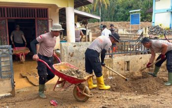 Langkah Pemulihan Berlanjut, Brimob Sumut Dampingi Warga Aek Ngadol