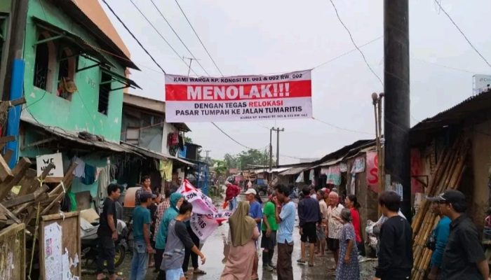 Warga Desa Cikarang Kota Tolak Relokasi Sementara Pasar Tumpah Tradisional di Jalan Tumaritis