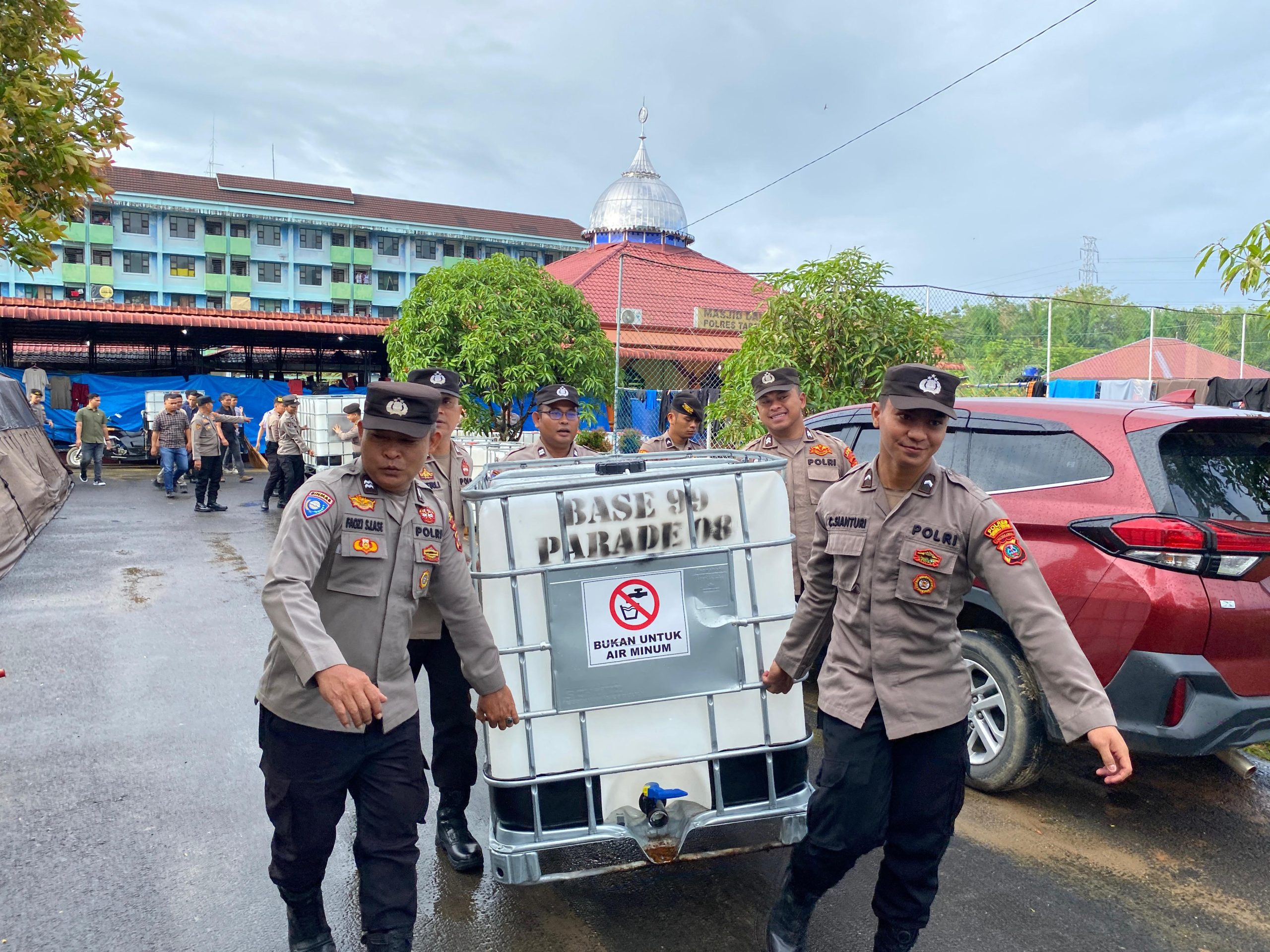 Alumni Akpol 99 Salurkan 15 Tangki Air Bersih di Tapanuli Tengah, Polri Hadir di Tengah Krisis Pascabencana