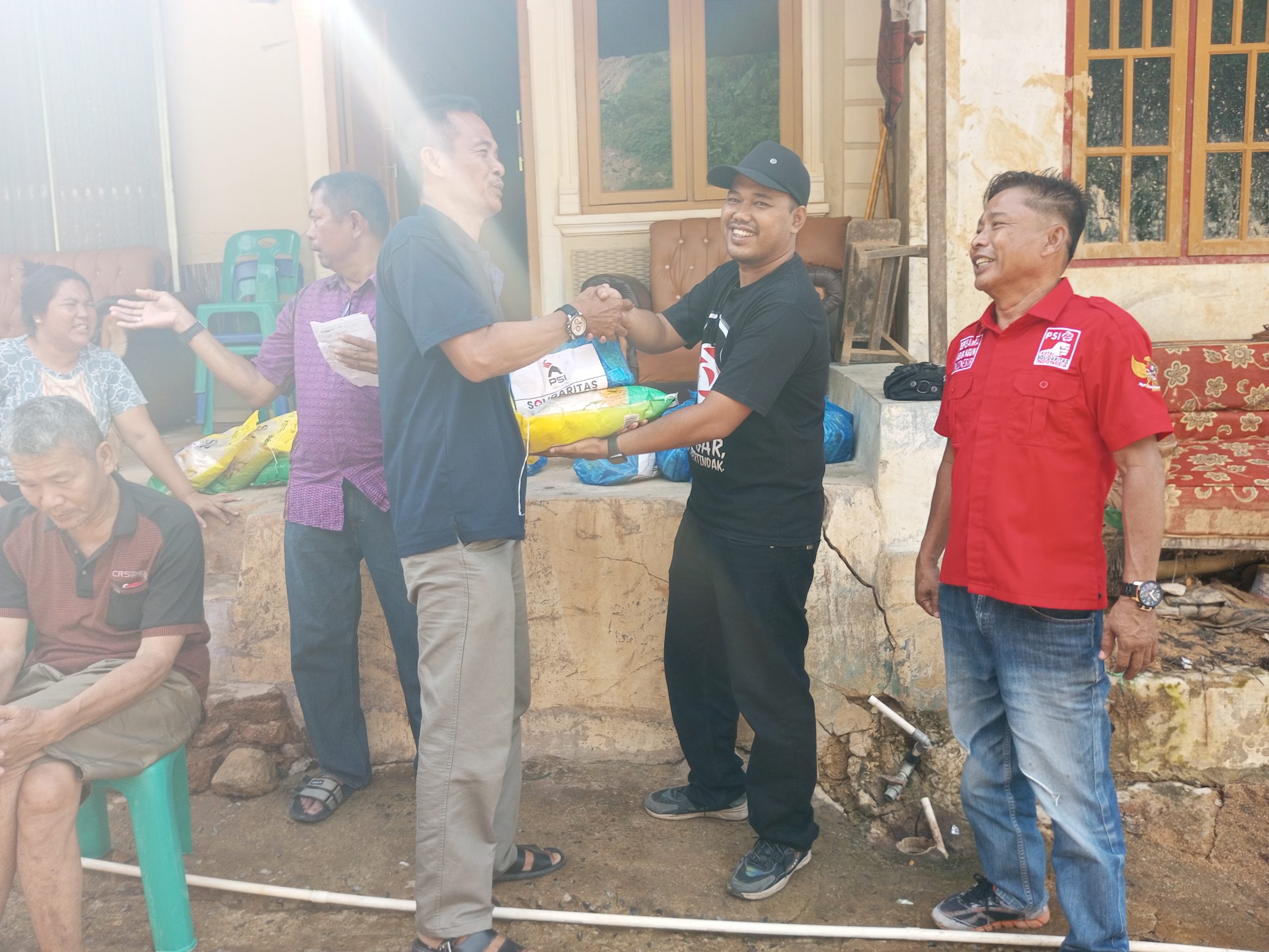 Aksi Kemanusiaan DPD PSI Kota Sibolga, Bantuan Disalurkan ke Korban Bencana