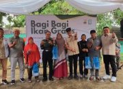 Warga Cipageran Indah Serbu Lokasi Pembagian Ikan Gratis Yang Di Gelar Hipmi Cimahi 