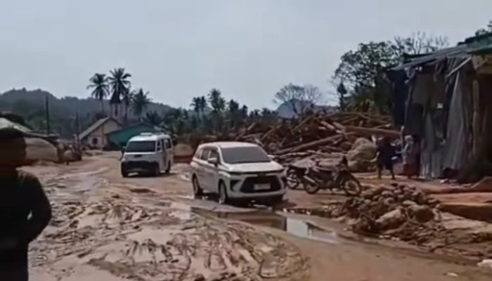 Bupati Jangan Terbuai Laporan ABS: Warga Hutanabolon Hidup di Reruntuhan, Realita Lapangan Dibungkam Seremonial Bupati Jangan Terbuai Laporan ABS: Warga Hutanabolon Hidup di Reruntuhan, Realita Lapangan Dibungkam Seremonial