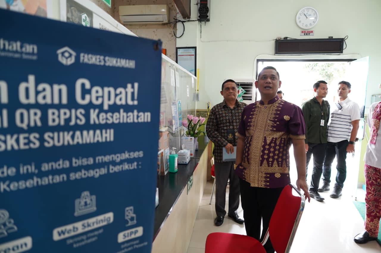 Plt. Bupati Bekasi Pastikan Pelayanan Publik Berjalan Baik di Hari Pertama Kerja