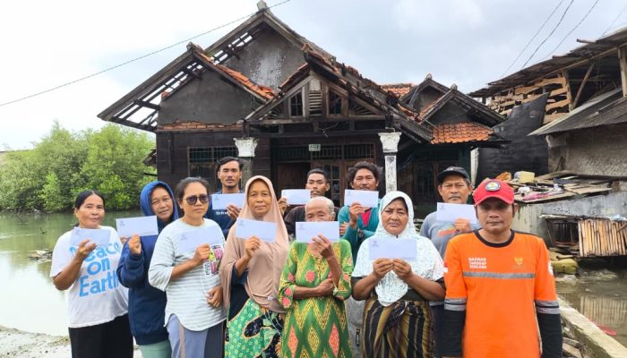 Baznas Kabupaten Bekasi Bantu Korban Puting Beliung di Muara Gembong Rp 1 Juta Per Rumah