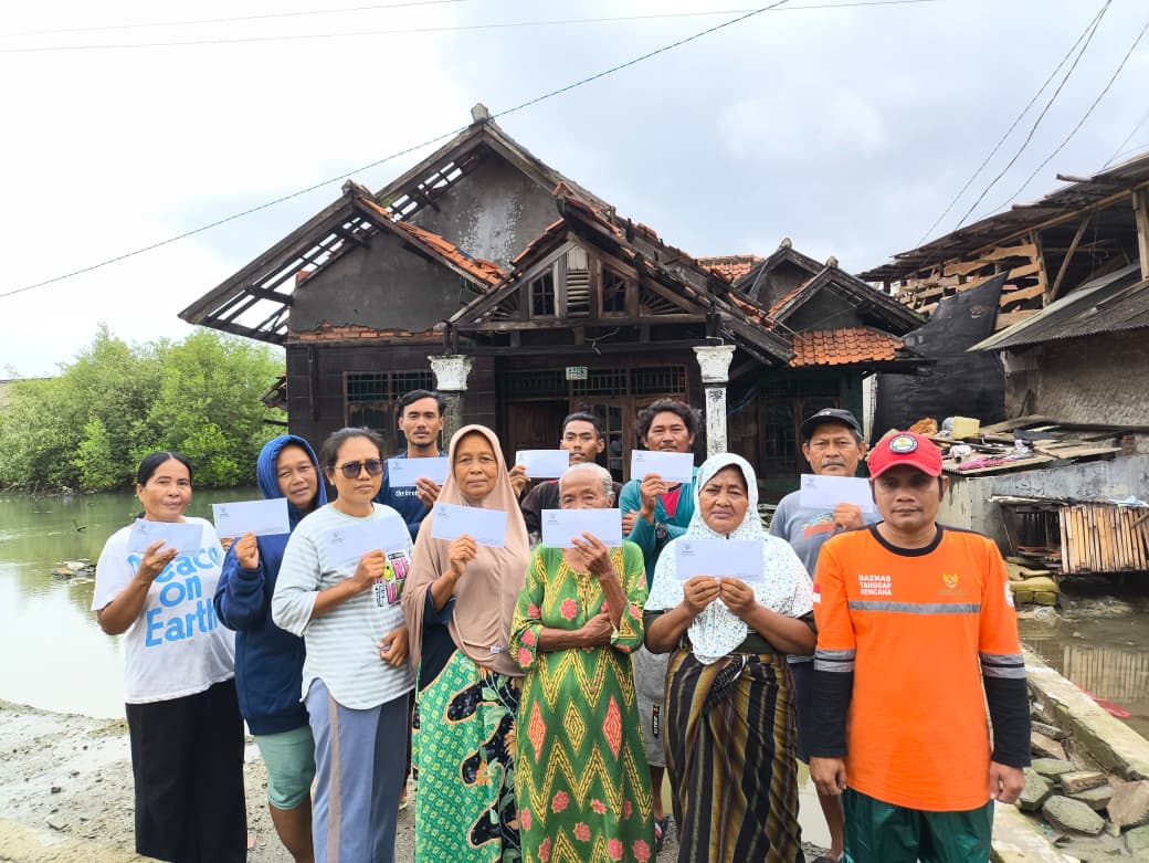 Baznas Kabupaten Bekasi Bantu Korban Puting Beliung di Muara Gembong Rp 1 Juta Per Rumah