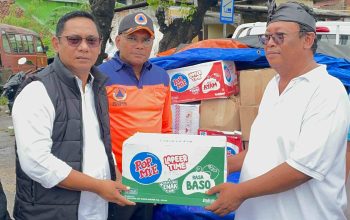 Curah Hujan Tinggi di Sejumlah Wilayah Kabupaten Bekasi Akibatkan Banjir, Plt Bupati dr. Asep Surya Atmaja Datangi Lokasi dan Salurkan Bantuan untuk Warga