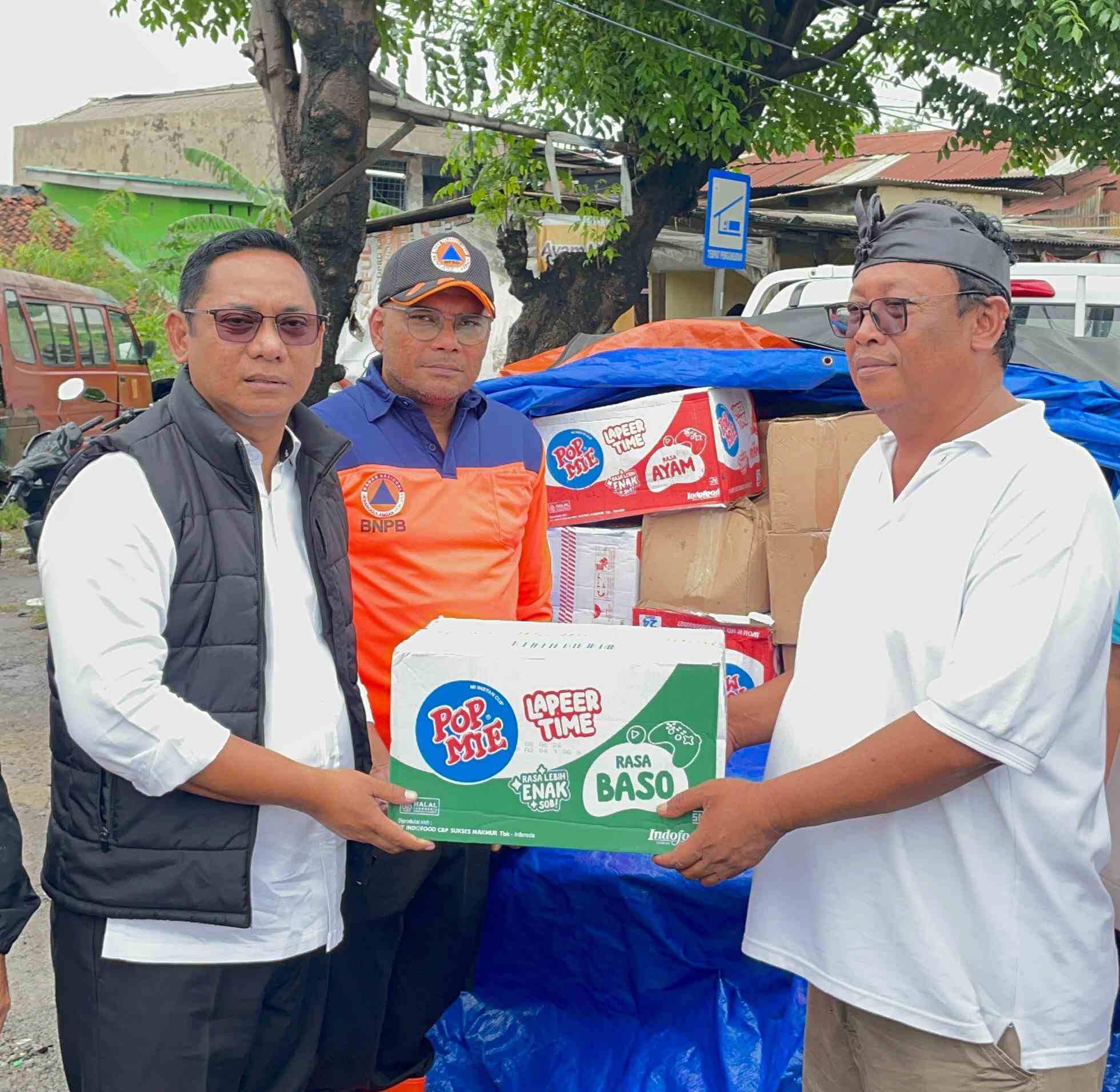 Curah Hujan Tinggi di Sejumlah Wilayah Kabupaten Bekasi Akibatkan Banjir, Plt Bupati dr. Asep Surya Atmaja Datangi Lokasi dan Salurkan Bantuan untuk Warga