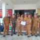 Diskominfosantik Serahkan Bantuan Sembako Bagi Warga Terdampak Banjir di Cikarang Utara