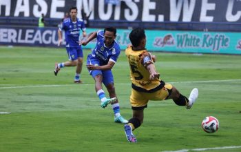 PERSIB Ungguli Persija Cetak Gol 1-0 di Babak Pertama Pertandingan PERSIB Ungguli Persija Cetak Gol 1-0 di Babak Pertama Pertandingan